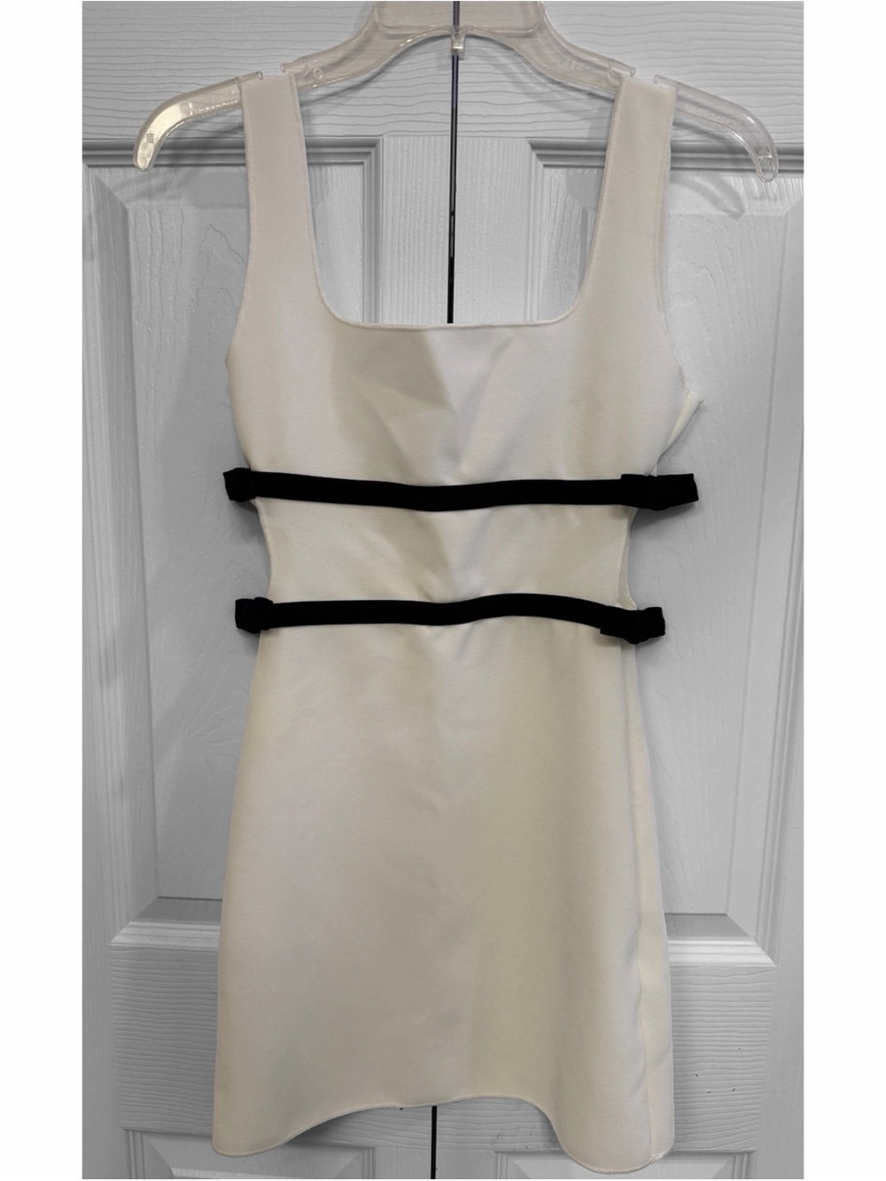 New Zara Dress|White mini dress|Black bow side cutout